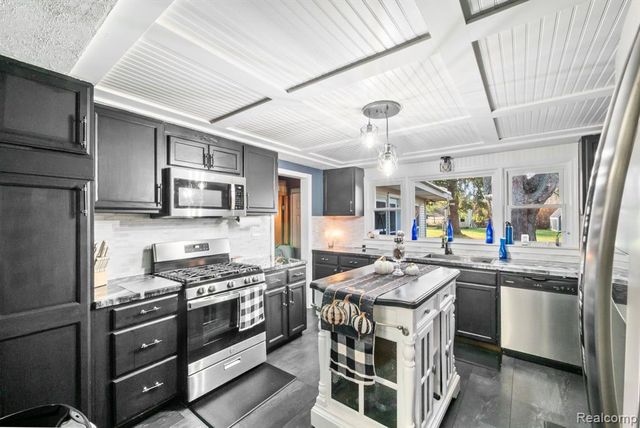 6736 Lakeshore Road, Lexington, MI 48450