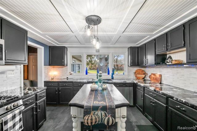 6736 Lakeshore Road, Lexington, MI 48450