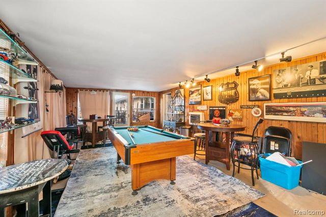 6736 Lakeshore Road, Lexington, MI 48450