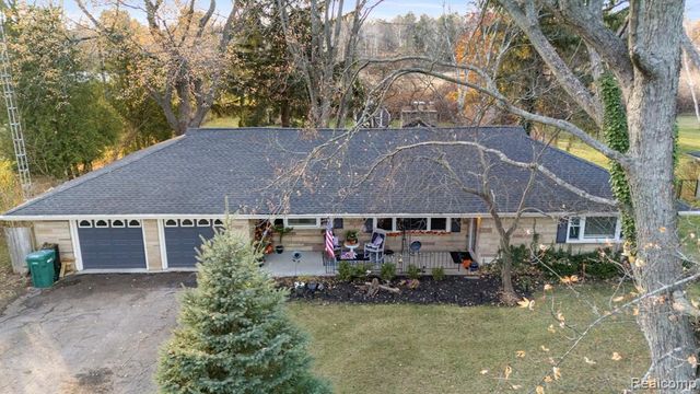 6736 Lakeshore Road, Lexington, MI 48450