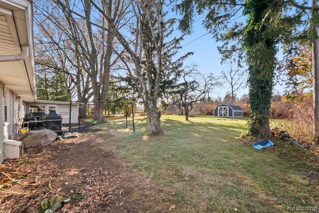 6736 Lakeshore Road, Lexington, MI 48450