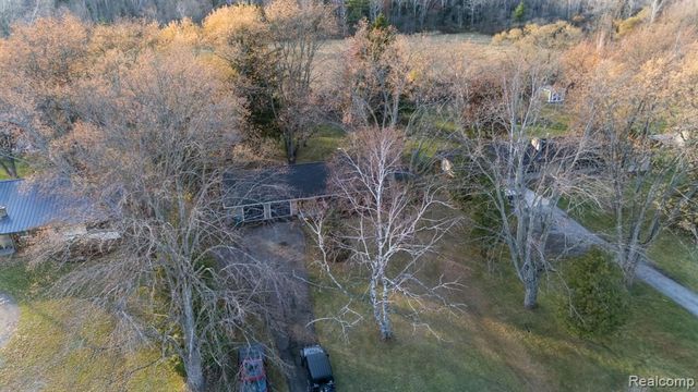 6736 Lakeshore Road, Lexington, MI 48450