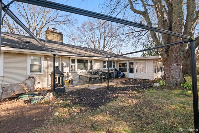 6736 Lakeshore Road, Lexington, MI 48450