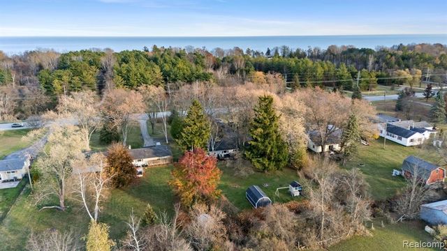 6736 Lakeshore Road, Lexington, MI 48450