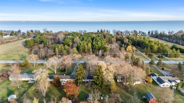6736 Lakeshore Road, Lexington, MI 48450