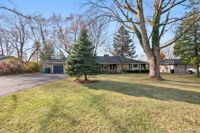 6736 Lakeshore Road, Lexington, MI 48450