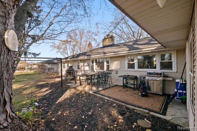 6736 Lakeshore Road, Lexington, MI 48450