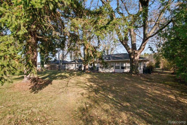 6736 Lakeshore Road, Lexington, MI 48450