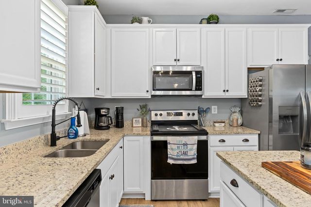 296 ROBBIE RD, Bumpass, VA 23024