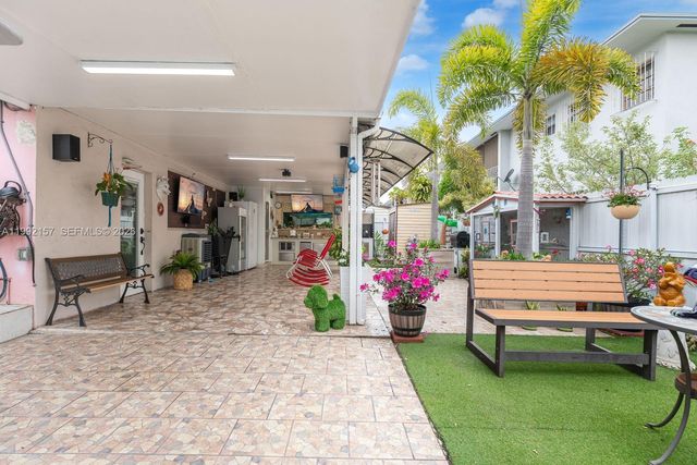 1261 W 43rd Place, Hialeah, FL 33012