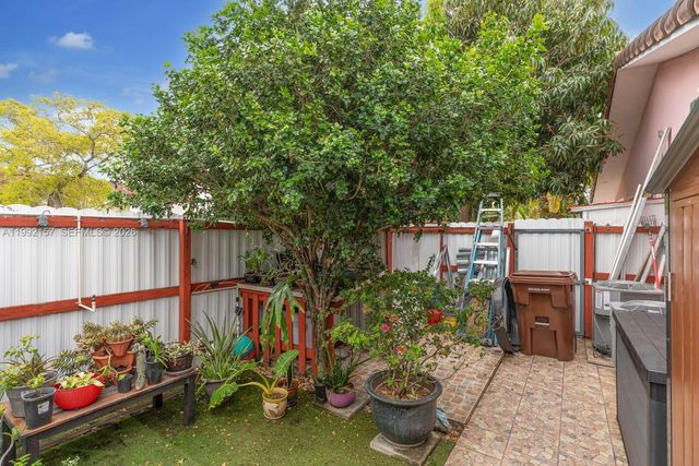 1261 W 43rd Place, Hialeah, FL 33012