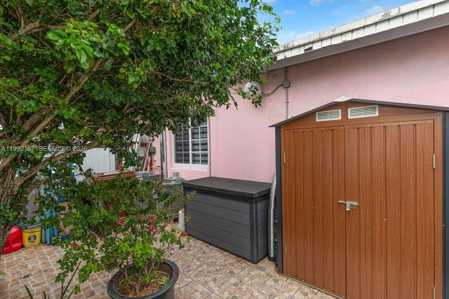 1261 W 43rd Place, Hialeah, FL 33012