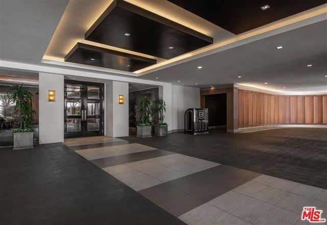 8500 Burton Way 404, Los Angeles, CA 90048