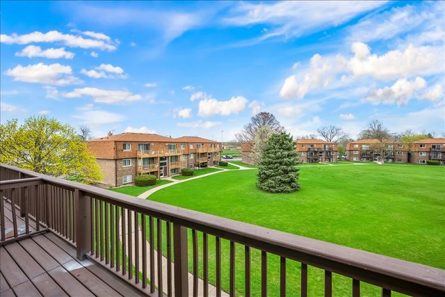 124 Boardwalk Street 2E, Elk Grove Village, IL 60007