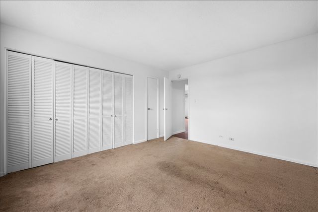 124 Boardwalk Street 2E, Elk Grove Village, IL 60007