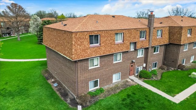 124 Boardwalk Street 2E, Elk Grove Village, IL 60007