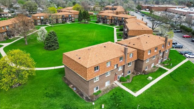 124 Boardwalk Street 2E, Elk Grove Village, IL 60007