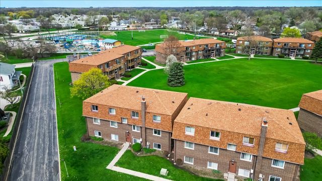 124 Boardwalk Street 2E, Elk Grove Village, IL 60007