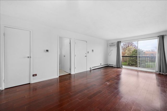 124 Boardwalk Street 2E, Elk Grove Village, IL 60007