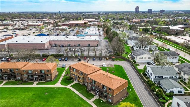 124 Boardwalk Street 2E, Elk Grove Village, IL 60007