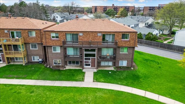 124 Boardwalk Street 2E, Elk Grove Village, IL 60007
