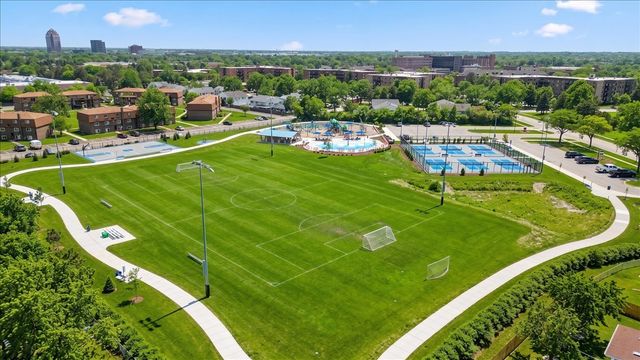 124 Boardwalk Street 2E, Elk Grove Village, IL 60007