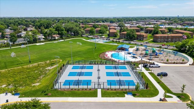 124 Boardwalk Street 2E, Elk Grove Village, IL 60007