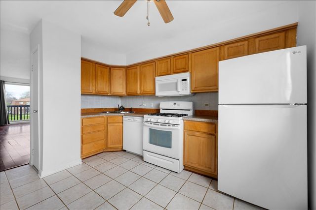 124 Boardwalk Street 2E, Elk Grove Village, IL 60007