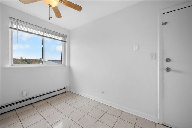 124 Boardwalk Street 2E, Elk Grove Village, IL 60007