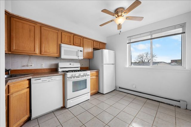 124 Boardwalk Street 2E, Elk Grove Village, IL 60007