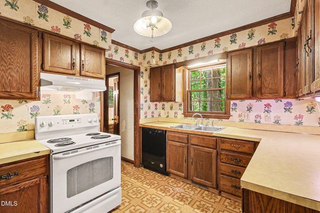 6213 Lakerun Court, Raleigh, NC 27612