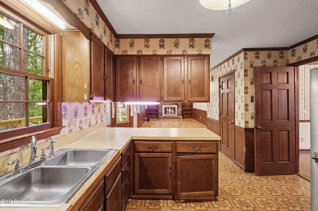 6213 Lakerun Court, Raleigh, NC 27612