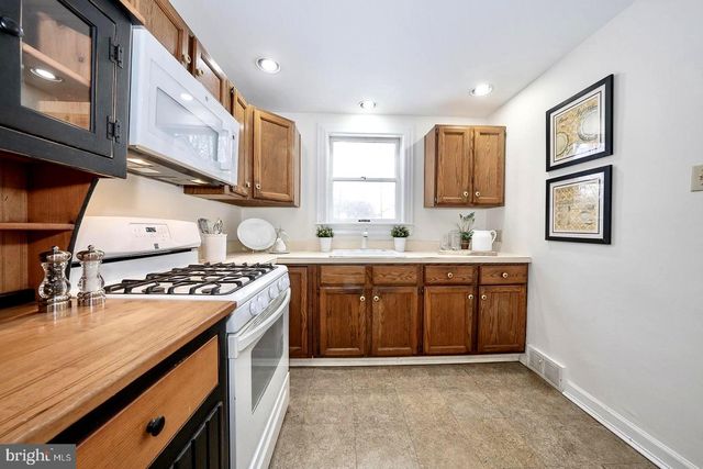 301 EAGLE RD, Wayne, PA 19087