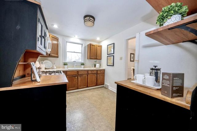 301 EAGLE RD, Wayne, PA 19087