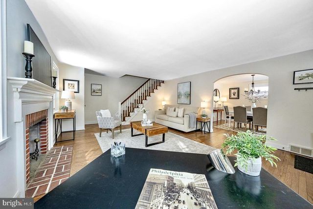 301 EAGLE RD, Wayne, PA 19087