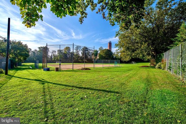 301 EAGLE RD, Wayne, PA 19087