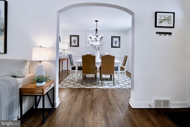 301 EAGLE RD, Wayne, PA 19087