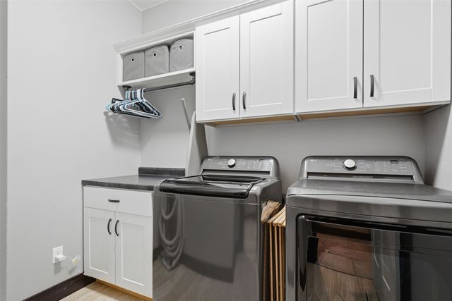 3095 Ridgeview Drive, Ely, IA 52227