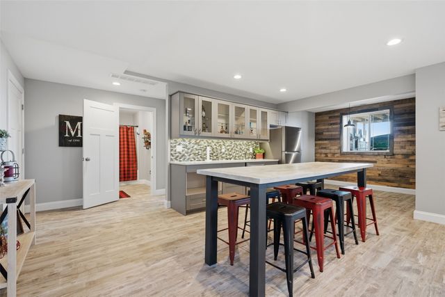 3095 Ridgeview Drive, Ely, IA 52227