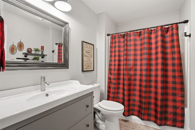 3095 Ridgeview Drive, Ely, IA 52227