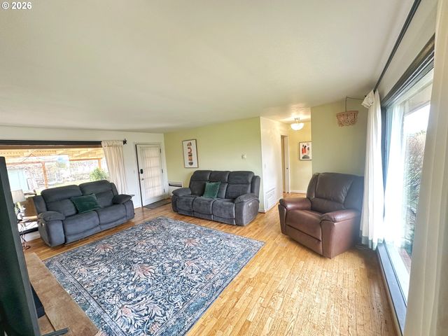 1414 WALNUT St, La Grande, OR 97850