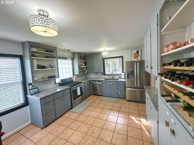 1414 WALNUT St, La Grande, OR 97850