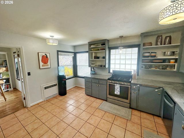 1414 WALNUT St, La Grande, OR 97850