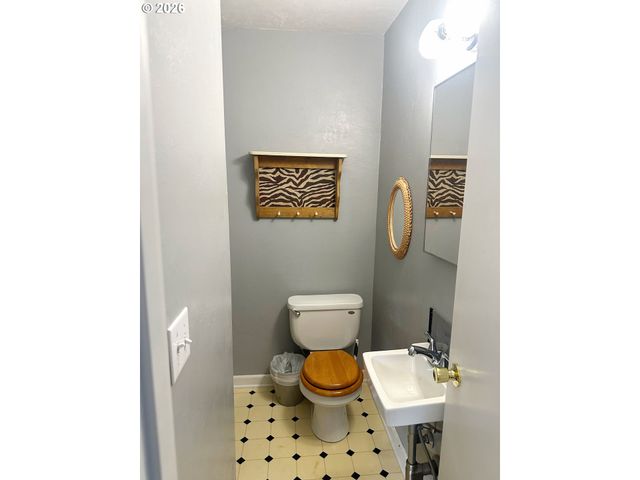 1414 WALNUT St, La Grande, OR 97850