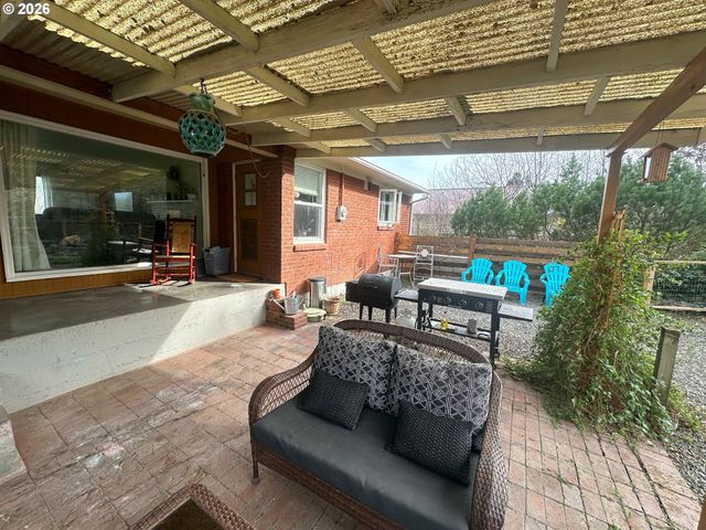 1414 WALNUT St, La Grande, OR 97850