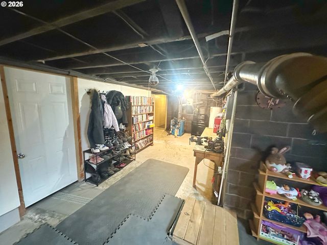 1414 WALNUT St, La Grande, OR 97850