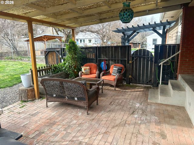 1414 WALNUT St, La Grande, OR 97850