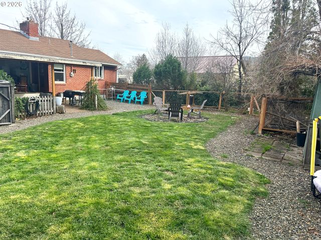 1414 WALNUT St, La Grande, OR 97850