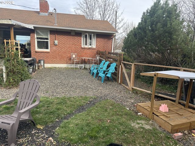 1414 WALNUT St, La Grande, OR 97850