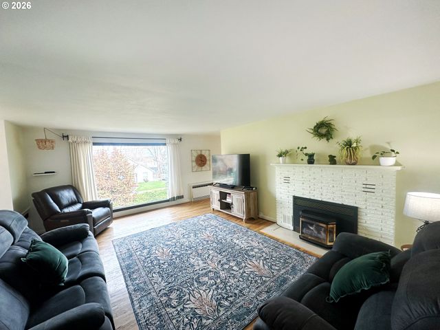 1414 WALNUT St, La Grande, OR 97850